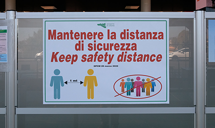 Italy social distancing poster